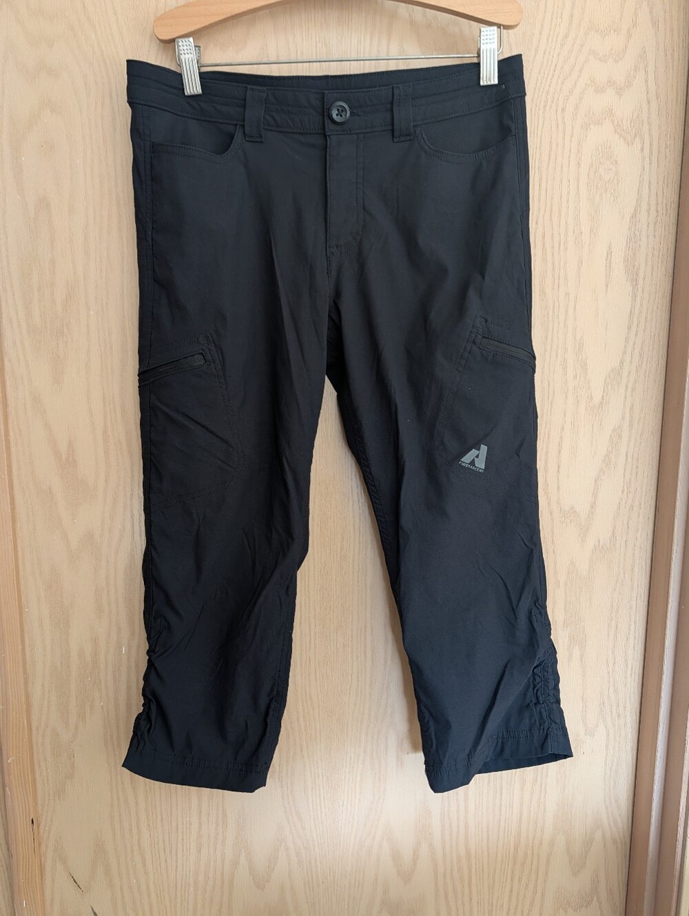 Eddie Bauer First Ascent Guide Pro Capris - Black, size 4